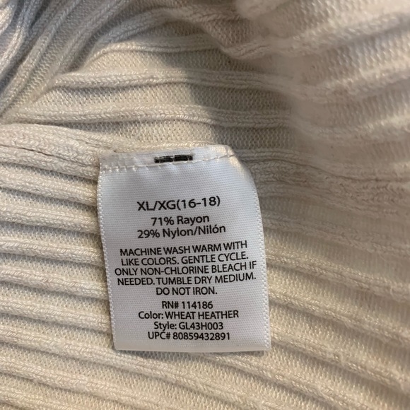 Ivory Color Sweater (size XL) - Picture 7 of 7